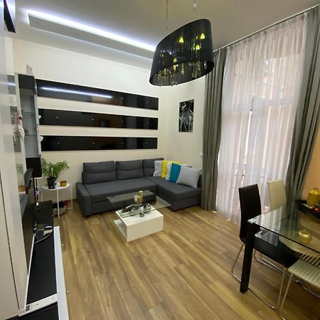 Cozy Apartment In Downtown Sofia - Tsar Samuil Street Bagian luar foto