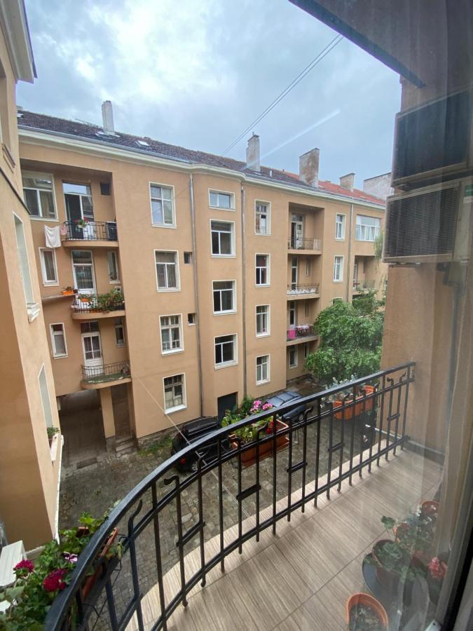 Cozy Apartment In Downtown Sofia - Tsar Samuil Street Bagian luar foto