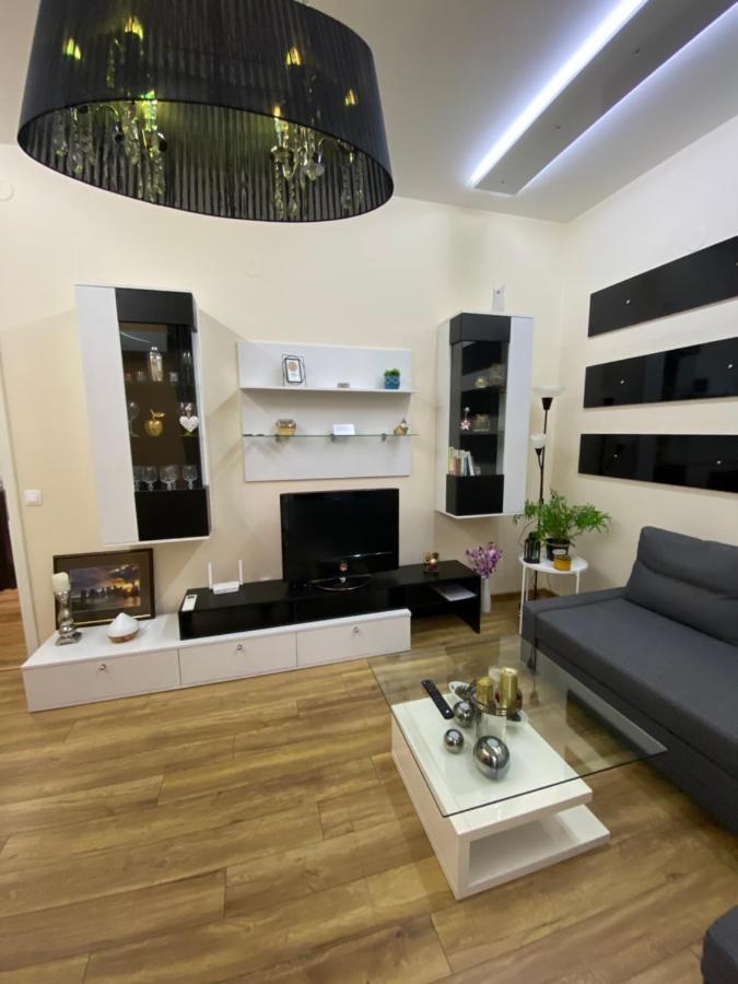 Cozy Apartment In Downtown Sofia - Tsar Samuil Street Bagian luar foto