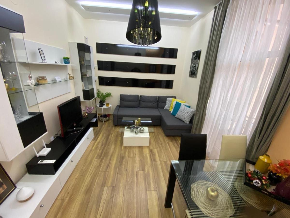 Cozy Apartment In Downtown Sofia - Tsar Samuil Street Bagian luar foto