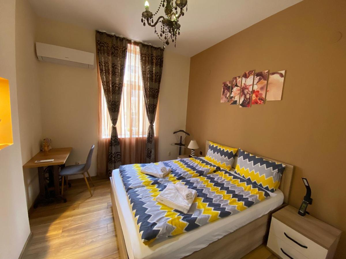 Cozy Apartment In Downtown Sofia - Tsar Samuil Street Bagian luar foto